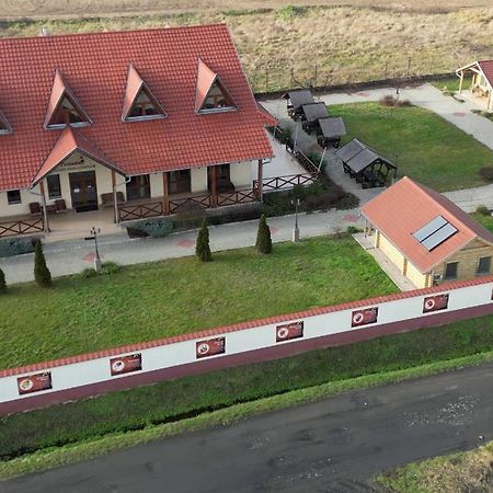 Tuzséri Pálinka Tanya Exterior foto