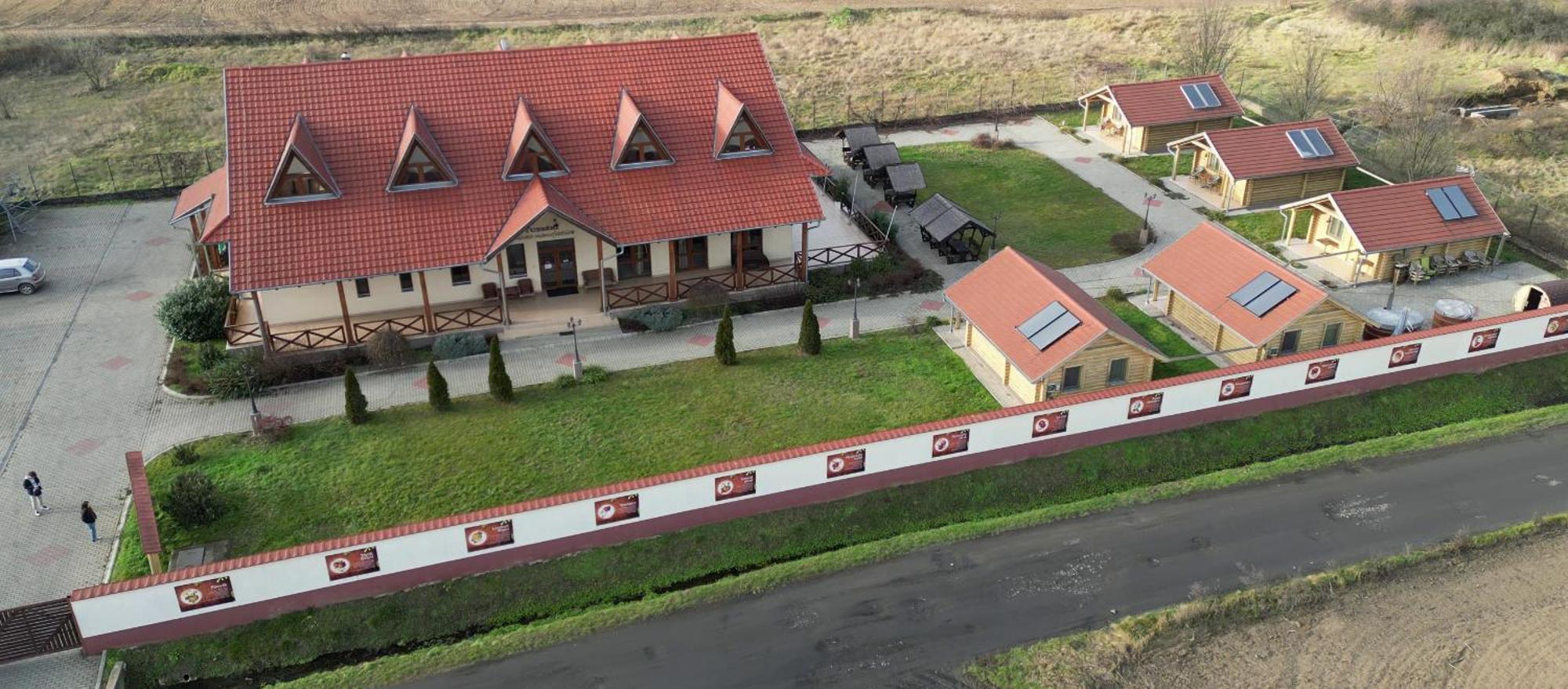 Tuzséri Pálinka Tanya Exterior foto