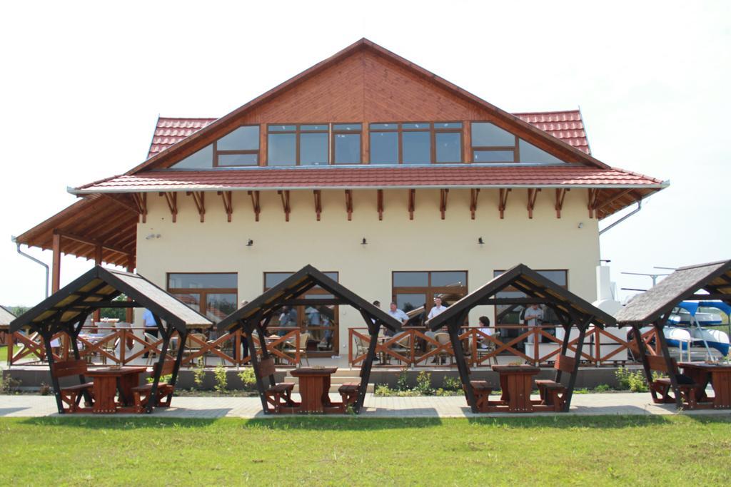 Tuzséri Pálinka Tanya Exterior foto